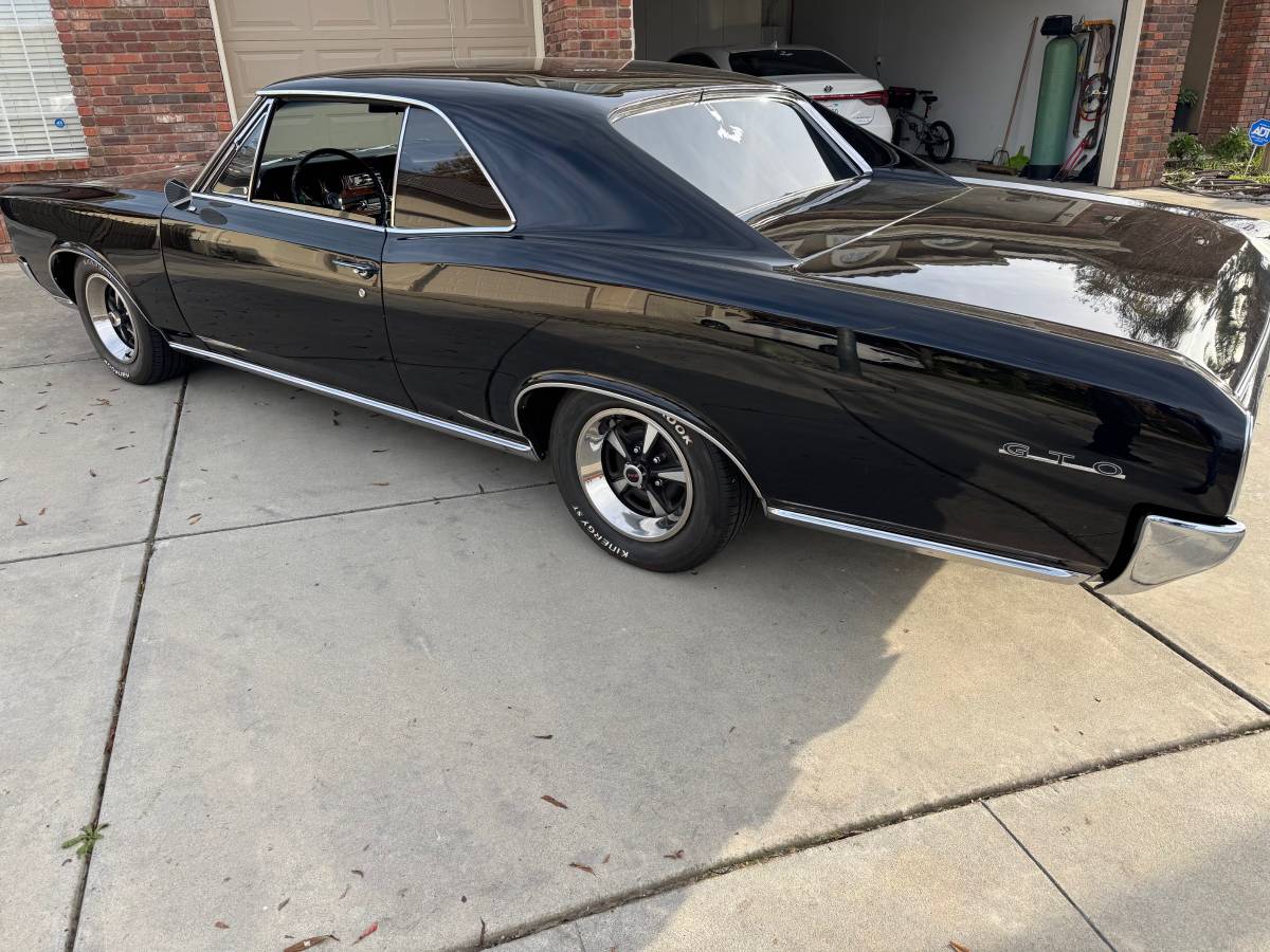 Pontiac-gto-1966-black-10