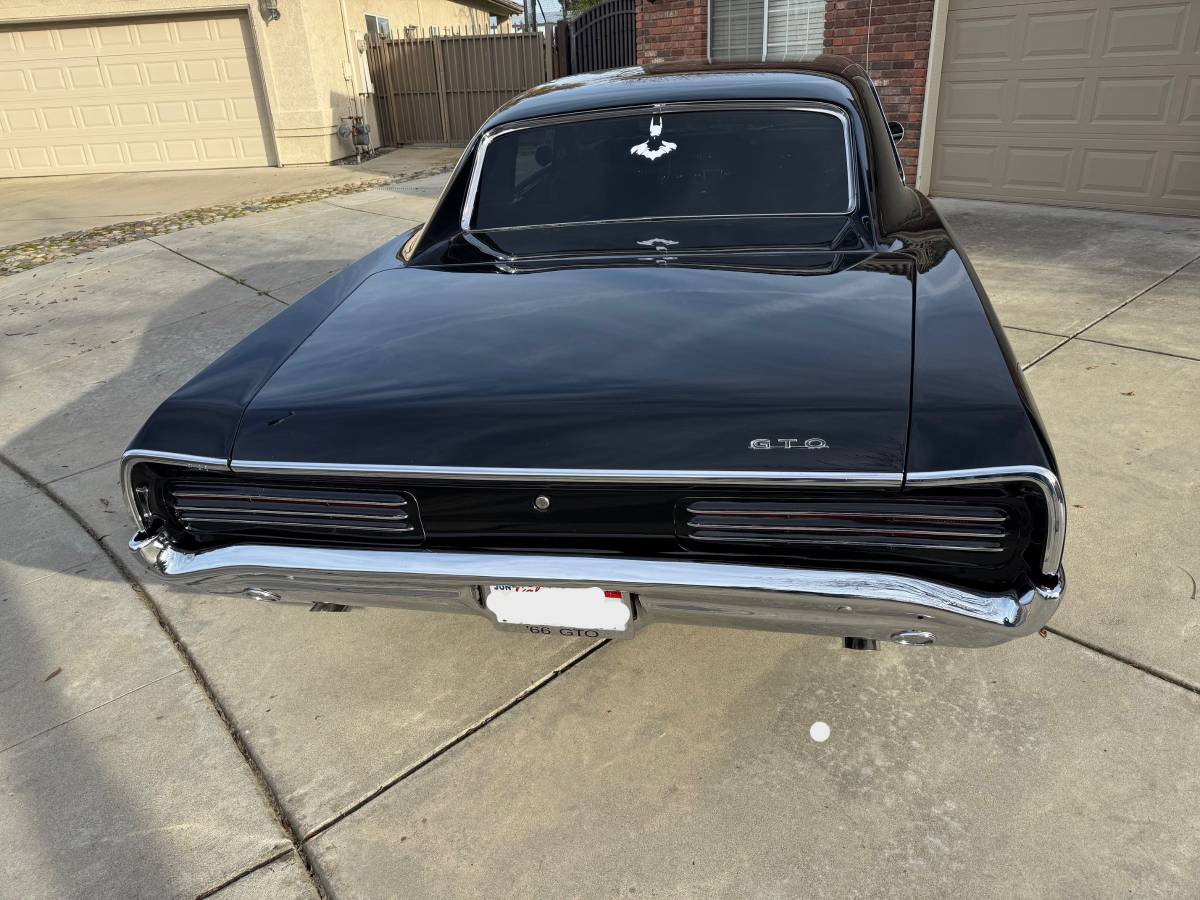 Pontiac-gto-1966-black-9