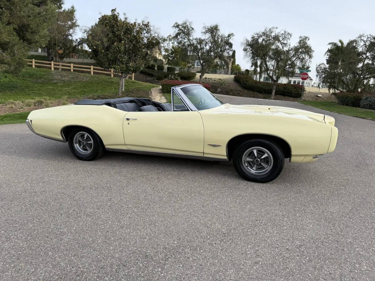 Pontiac-gto-convertible-1968-green-18