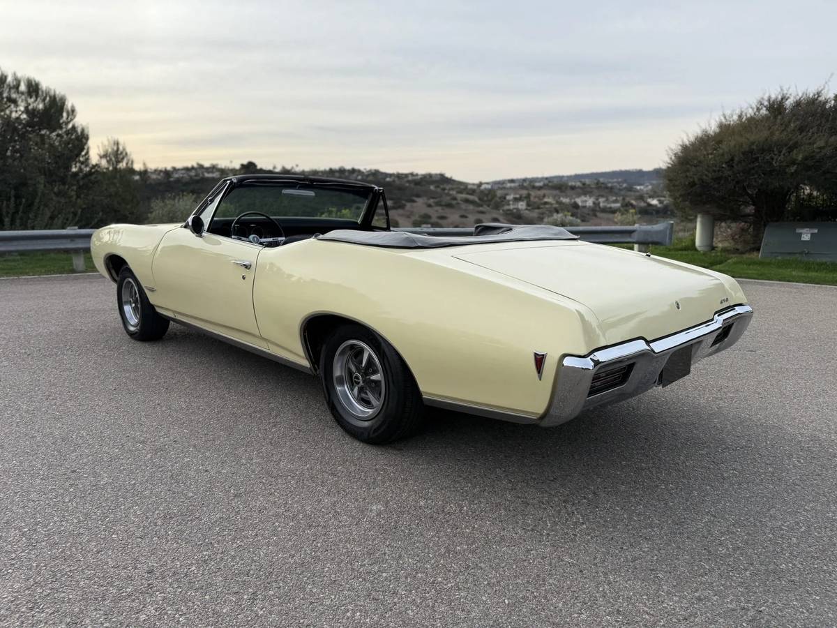 Pontiac-gto-convertible-1968-green-4