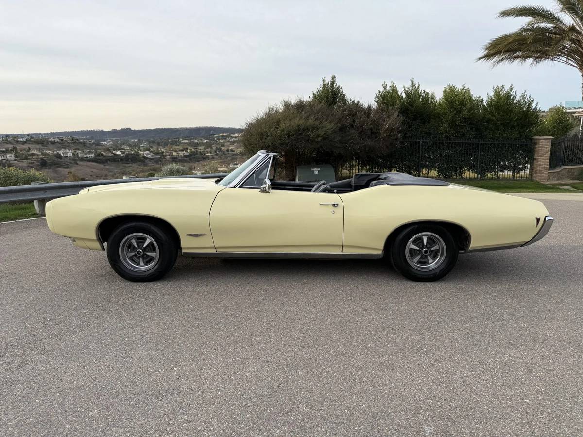 Pontiac-gto-convertible-1968-green-5