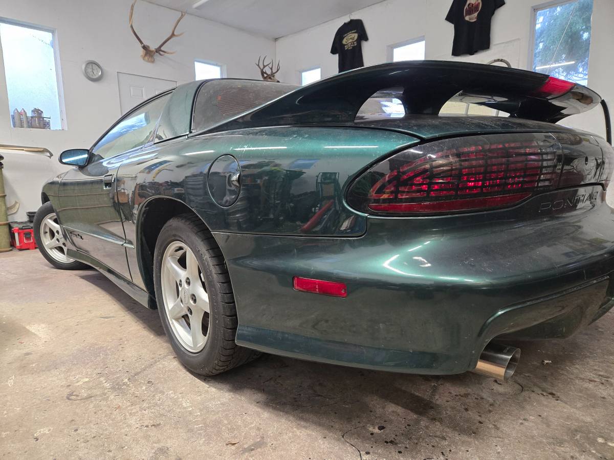 Pontiac-trans-am-1995-green