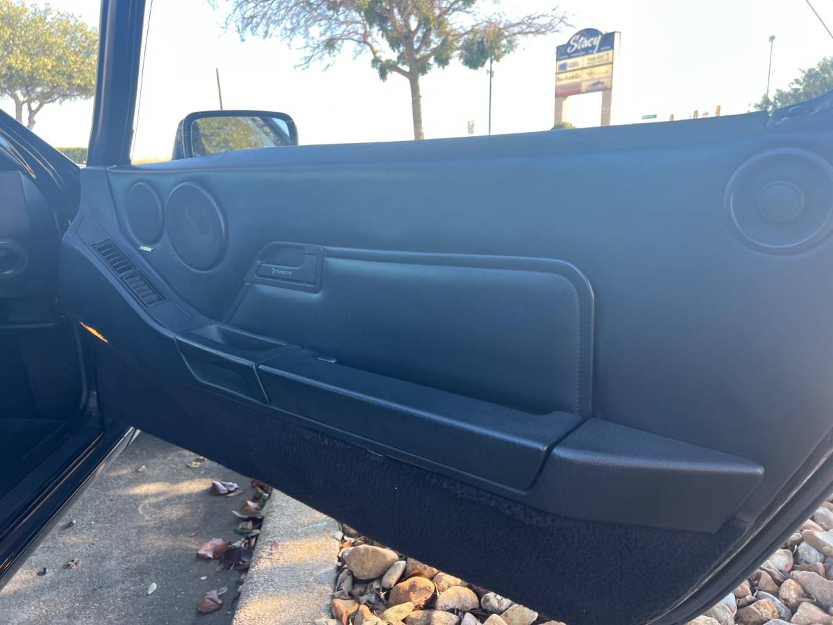 Porsche-1987-black-10