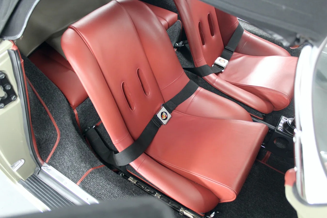 Porsche-356a-1957-Stone-Gray-Ox-Blood-Red-13