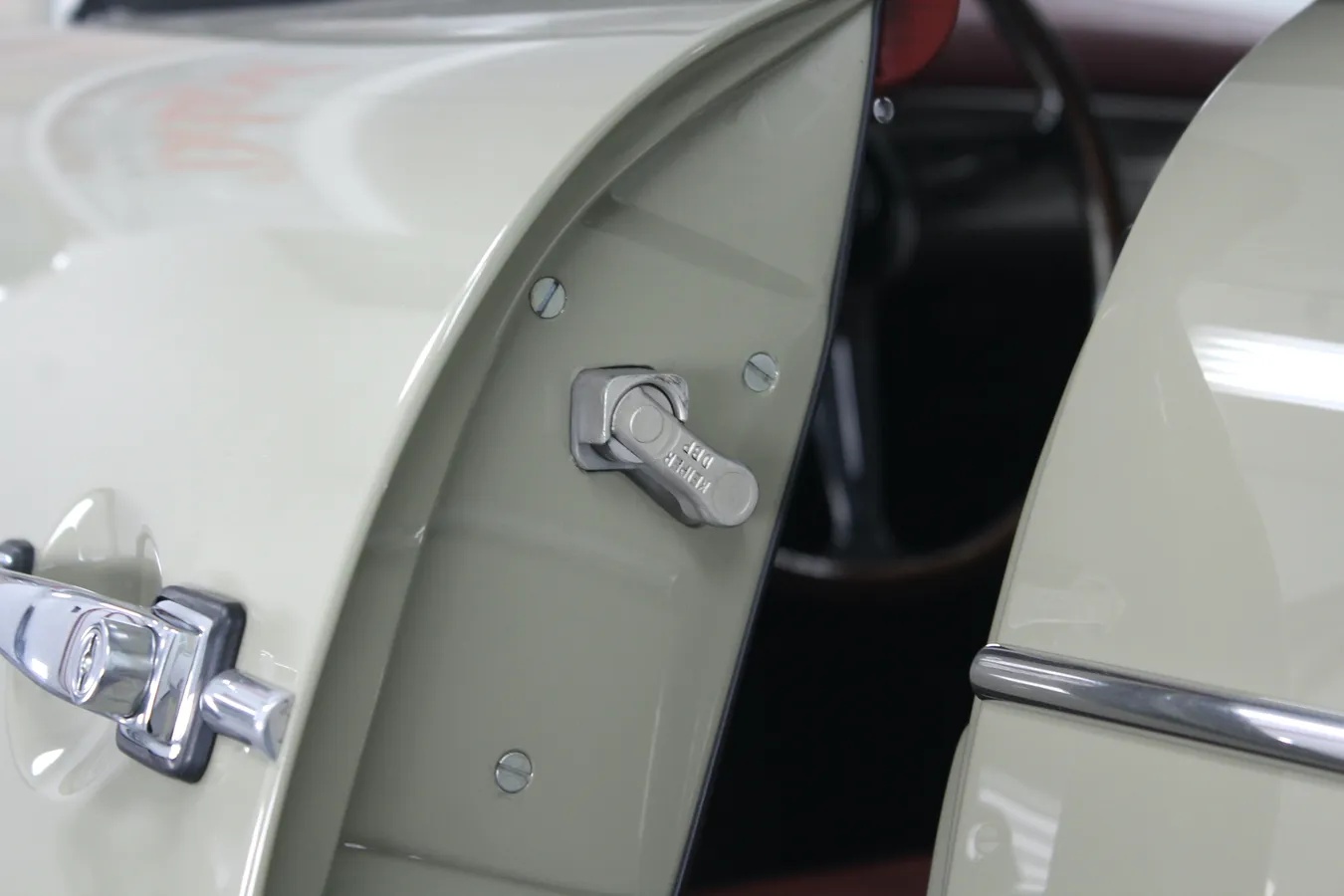 Porsche-356a-1957-Stone-Gray-Ox-Blood-Red-15