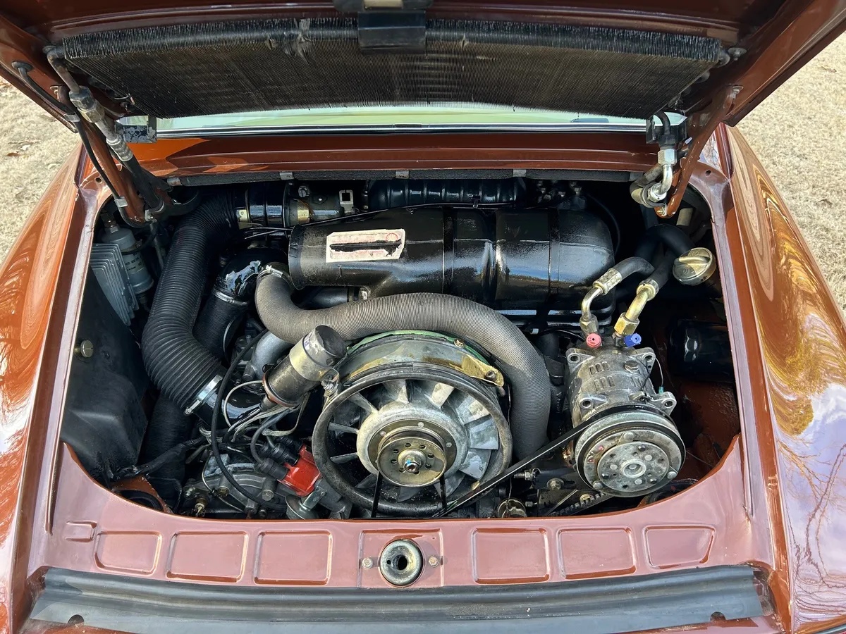 Porsche-911-1977-Bitter-Chocolate-Tan-11