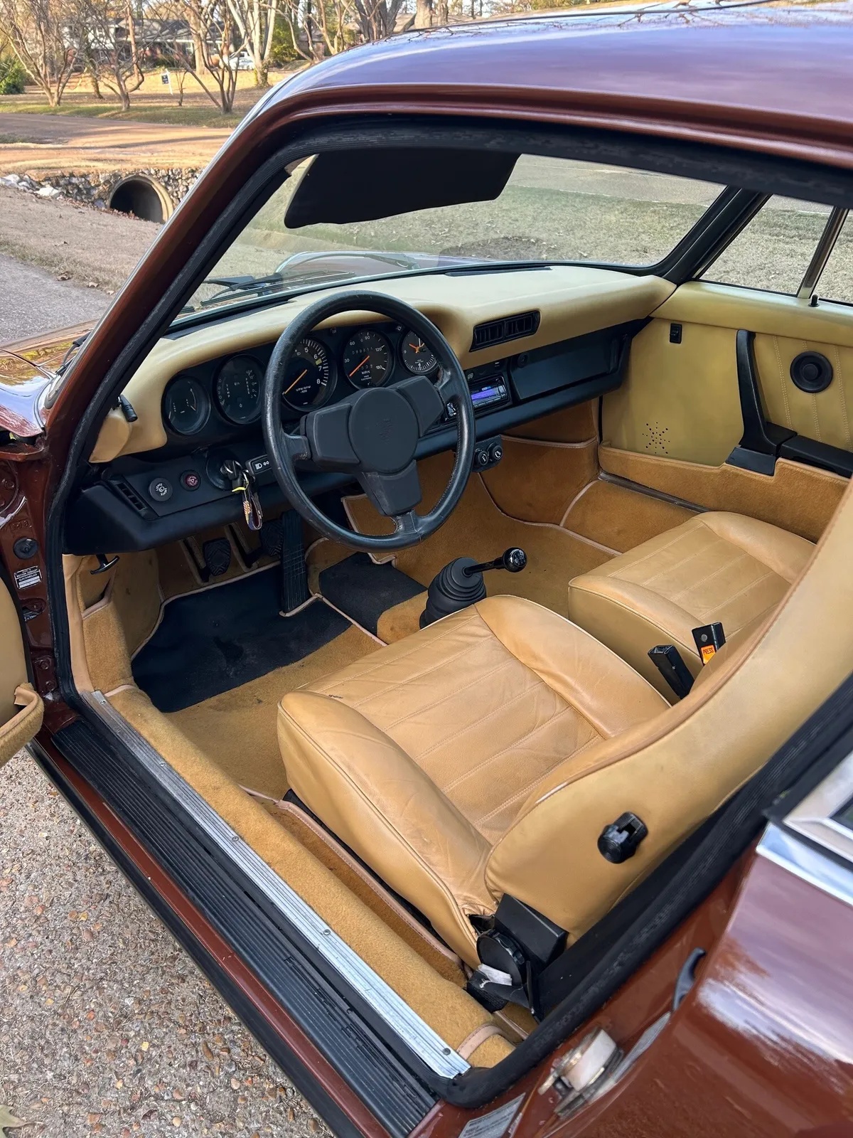 Porsche-911-1977-Bitter-Chocolate-Tan-13