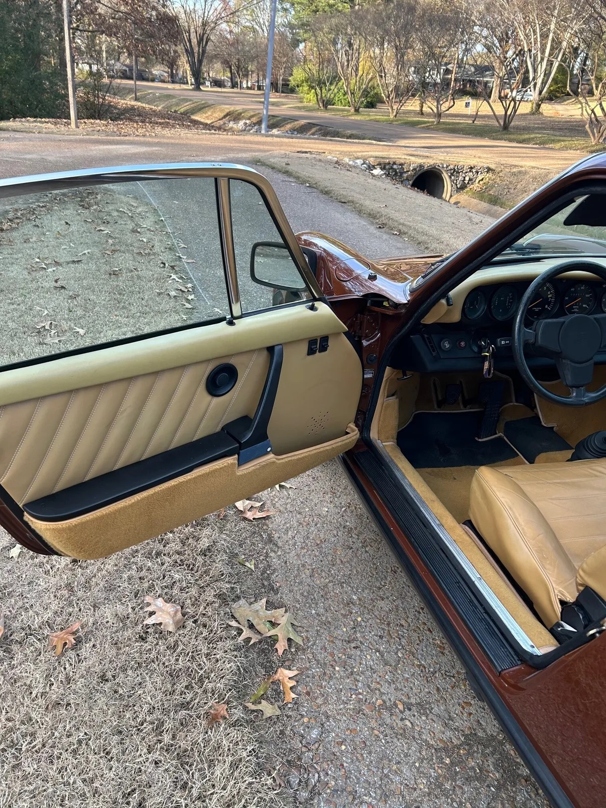Porsche-911-1977-Bitter-Chocolate-Tan-15
