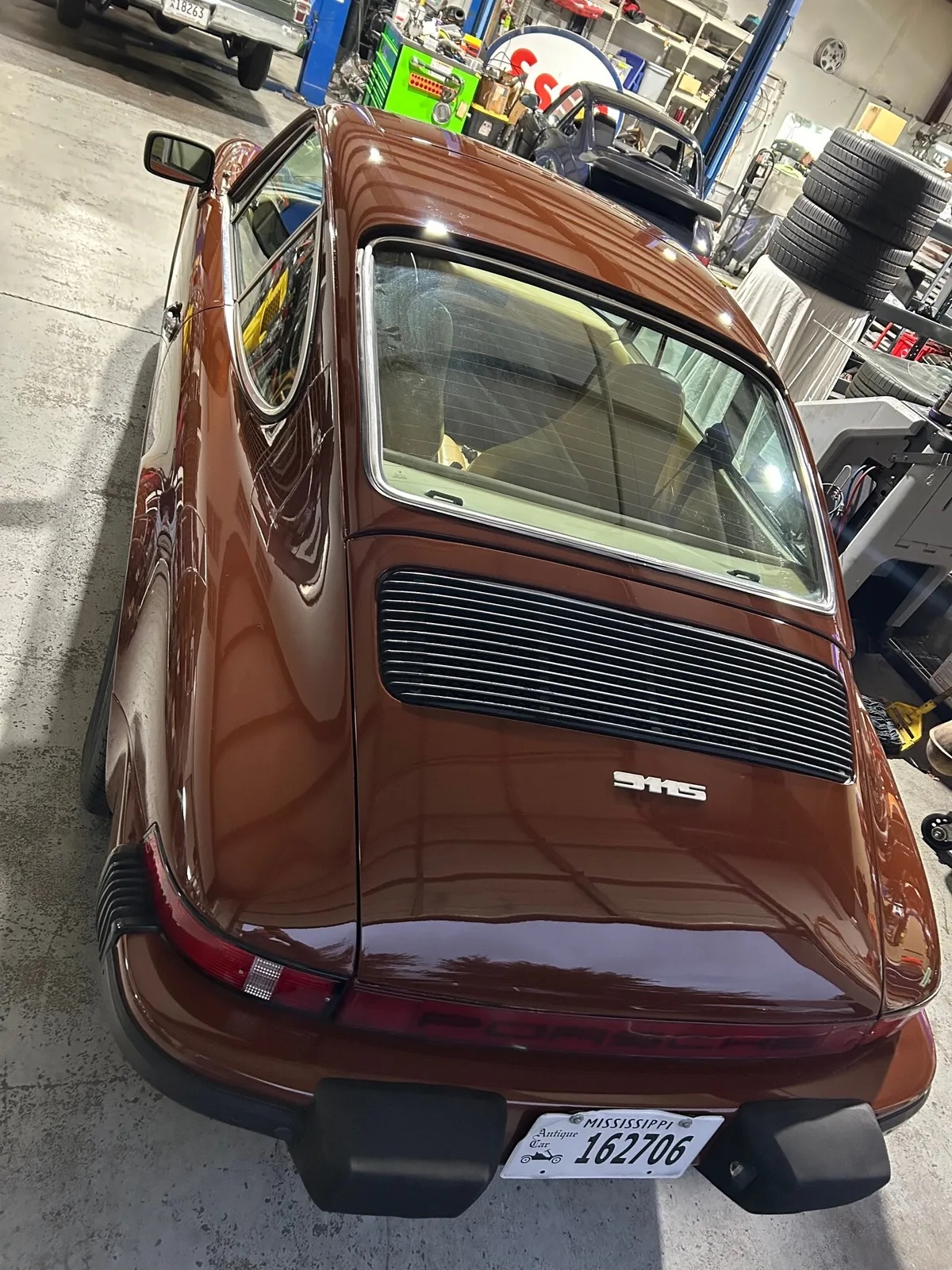 Porsche-911-1977-Bitter-Chocolate-Tan-2