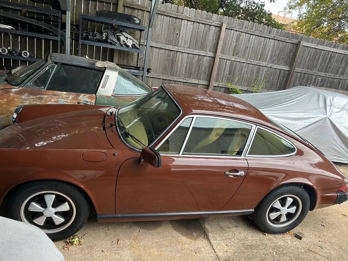 Porsche-911-1977-Bitter-Chocolate-Tan-4
