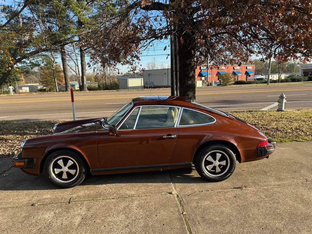 Porsche-911-1977-Bitter-Chocolate-Tan-8
