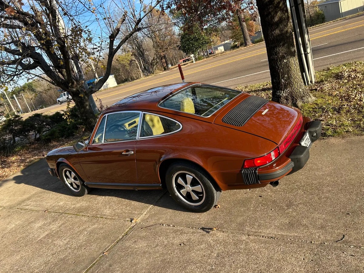 Porsche-911-1977-Bitter-Chocolate-Tan-9