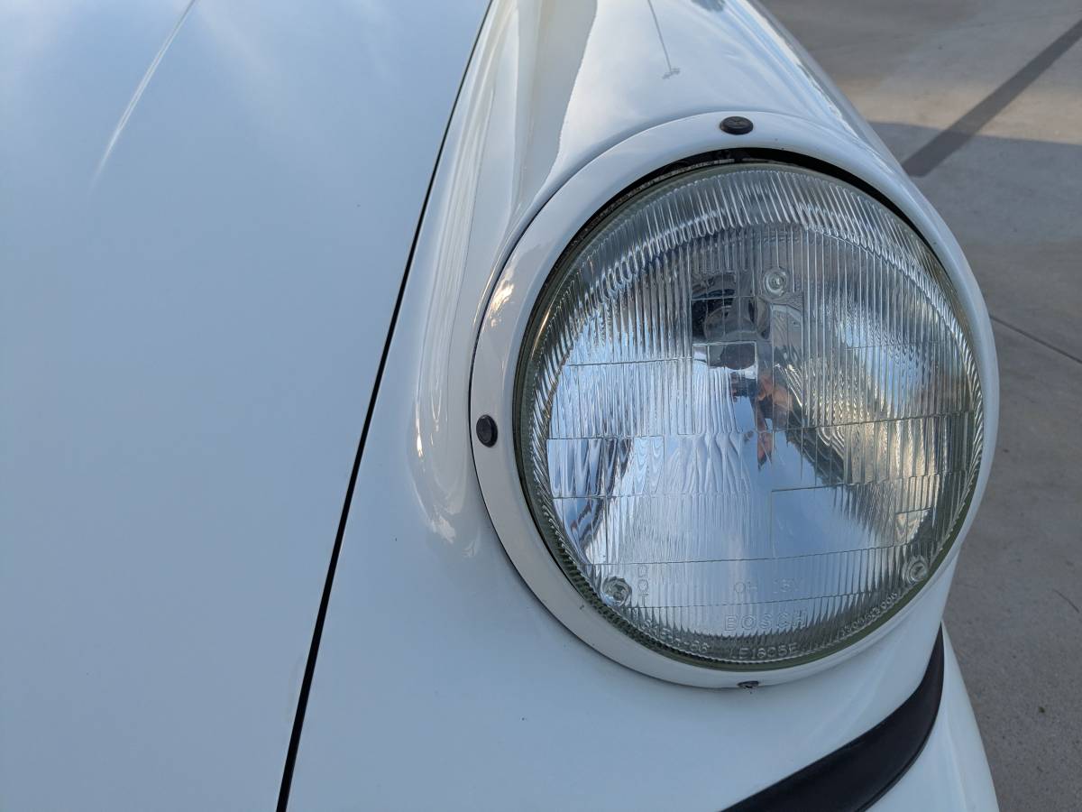 Porsche-911-carrera-4-1991-white-12