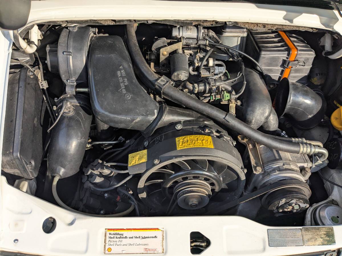 Porsche-911-carrera-4-1991-white-16