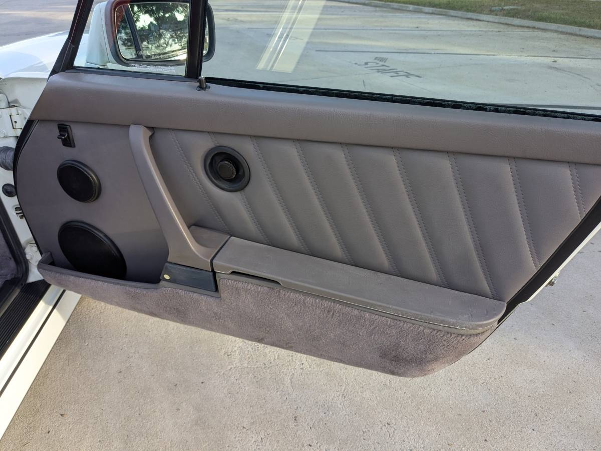 Porsche-911-carrera-4-1991-white-18