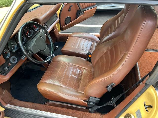 Porsche-911-s-targa-1976-custom-11