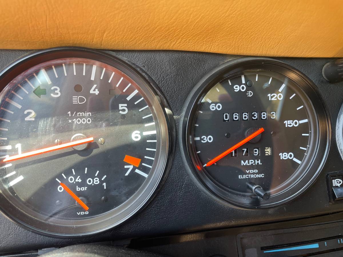 Porsche-911-turbo-1985-red-8