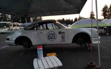 Porsche-911-vintage-racecar-1971-white-4