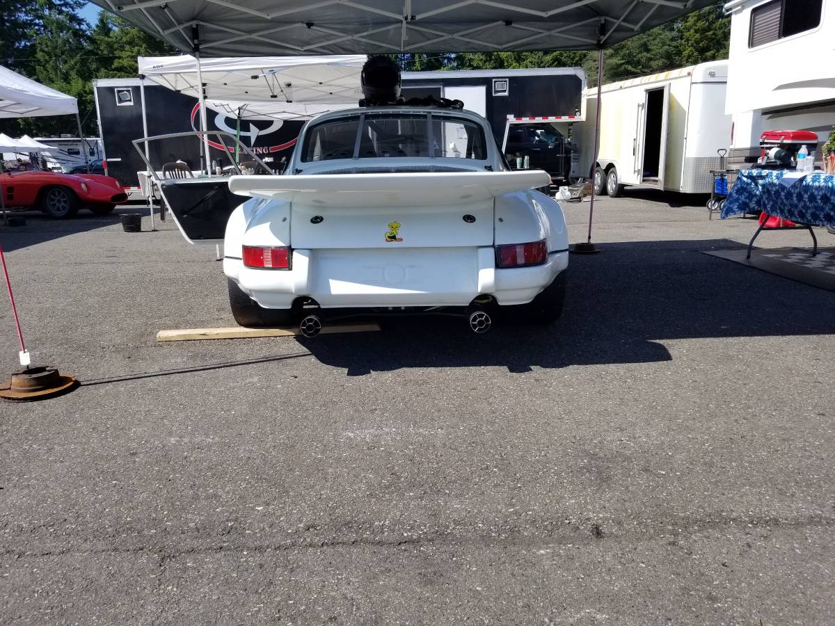 Porsche-911-vintage-racecar-1971-white-5