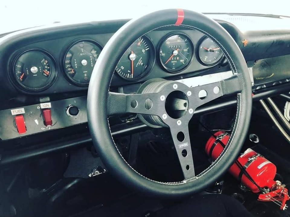 Porsche-911-vintage-racecar-1971-white-8