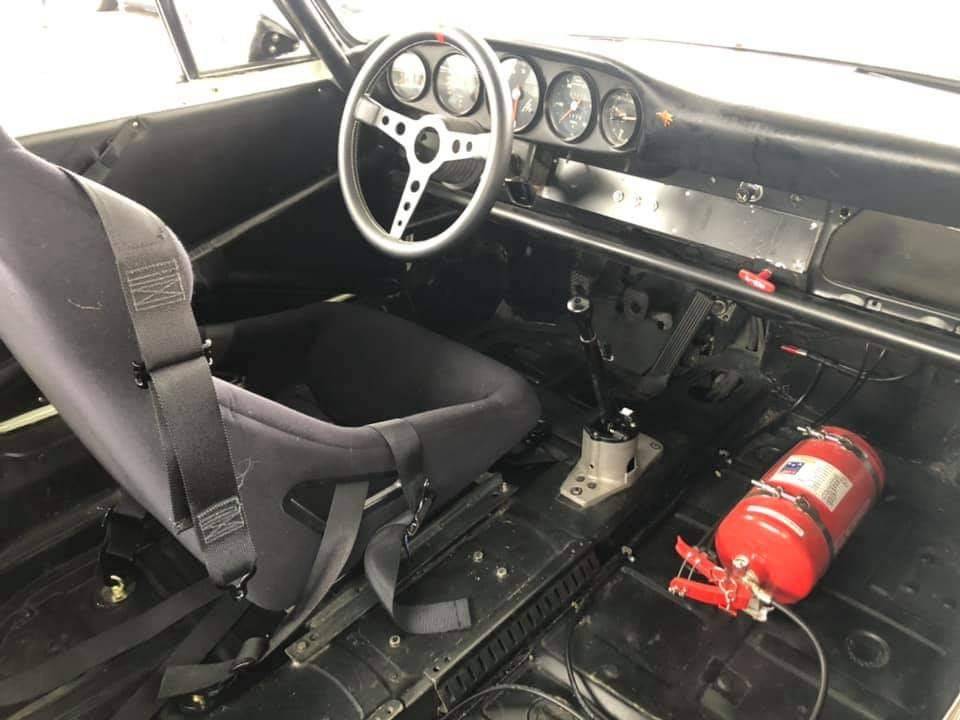 Porsche-911-vintage-racecar-1971-white-9