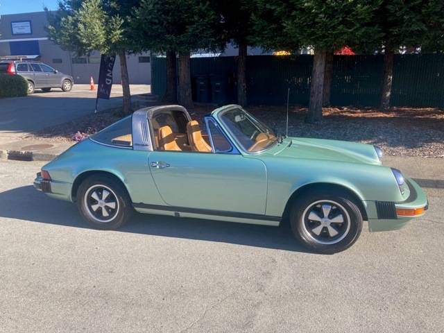 Porsche-911s-1975-green
