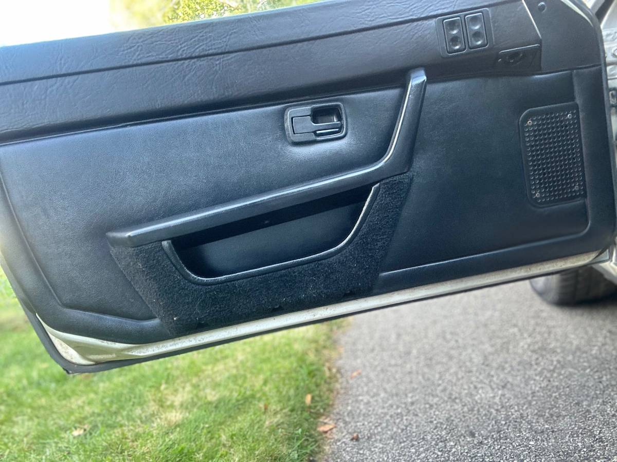 Porsche-924s-1988-11