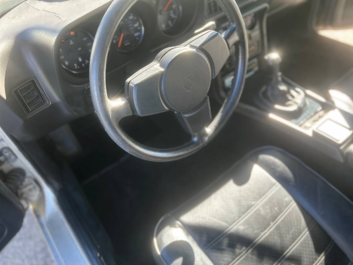 Porsche-924s-1988-26