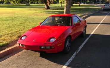 Porsche-928-1979-red
