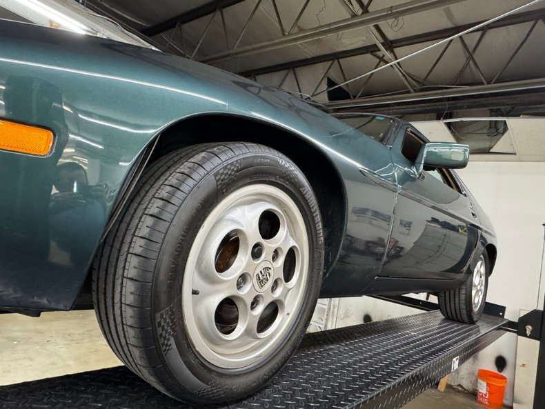 Porsche-928-1982-Moss-Green-Metallic-Tan-16