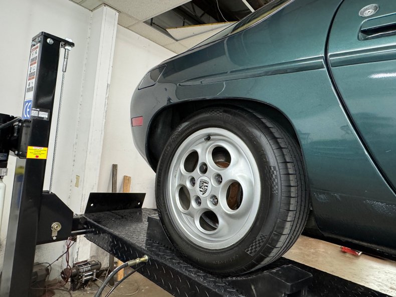 Porsche-928-1982-Moss-Green-Metallic-Tan-20