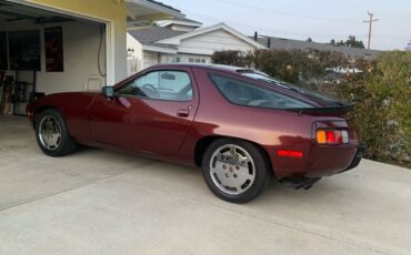Porsche-928-1983-red-1