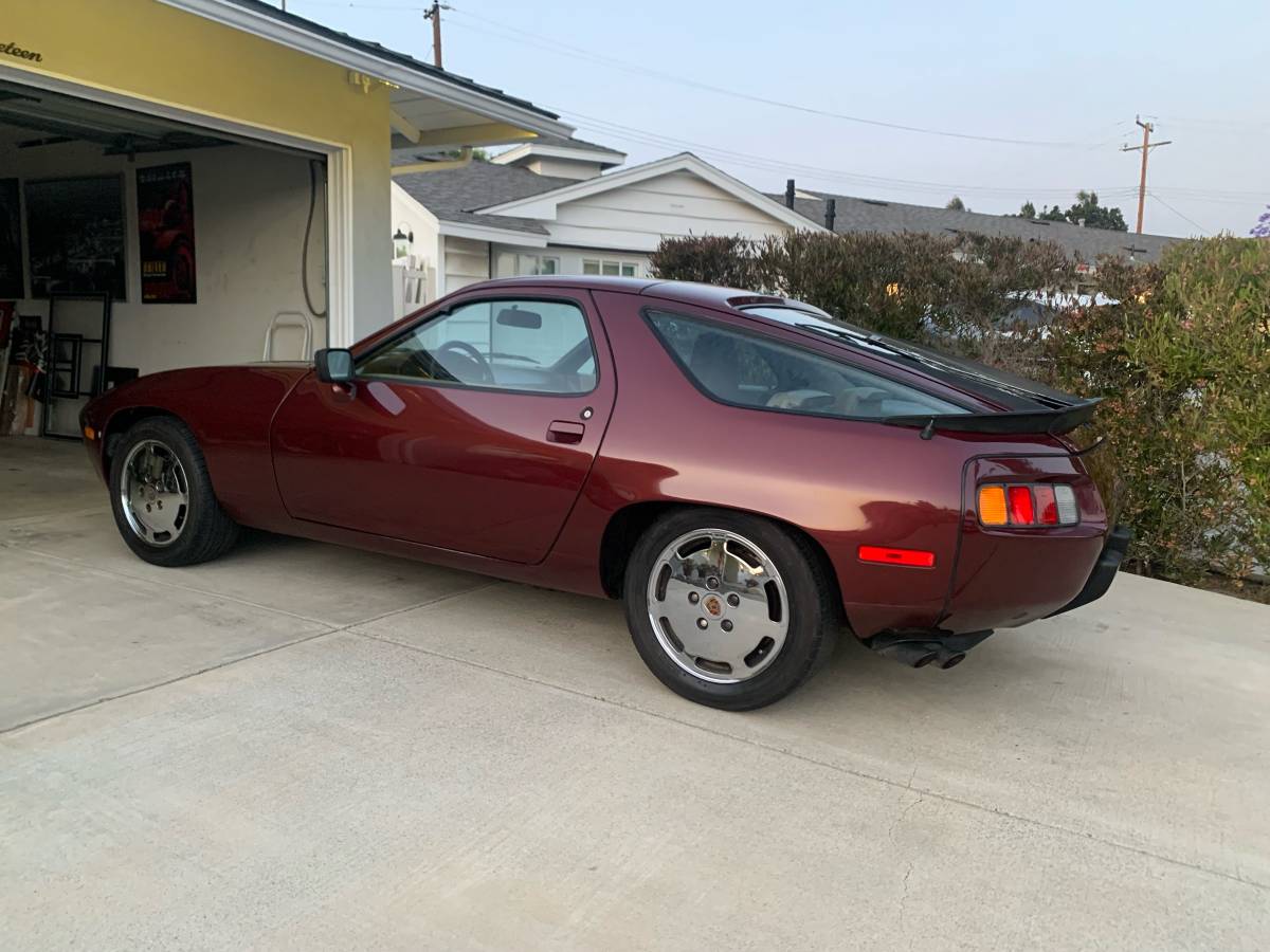 Porsche-928-1983-red-1