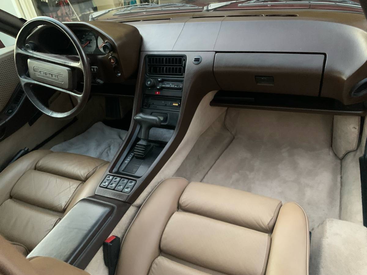 Porsche-928-1983-red-12