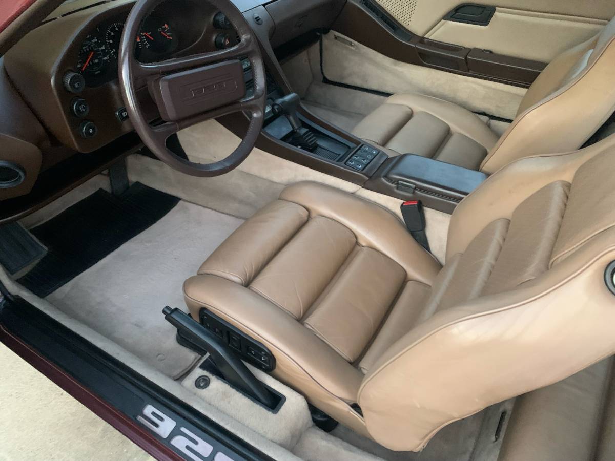 Porsche-928-1983-red-13