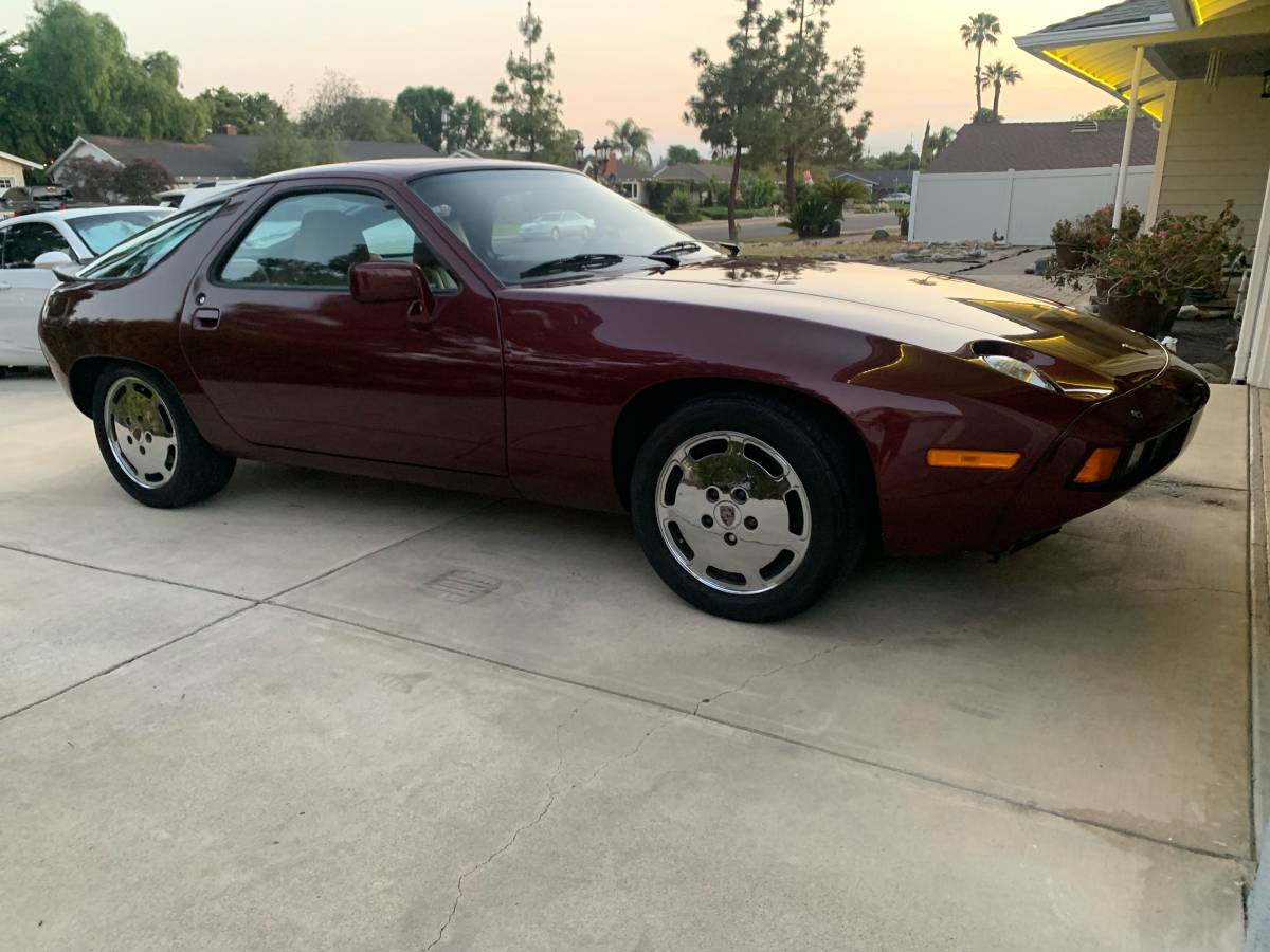Porsche-928-1983-red-7