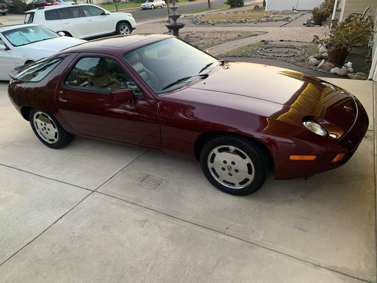 Porsche-928-1983-red-8