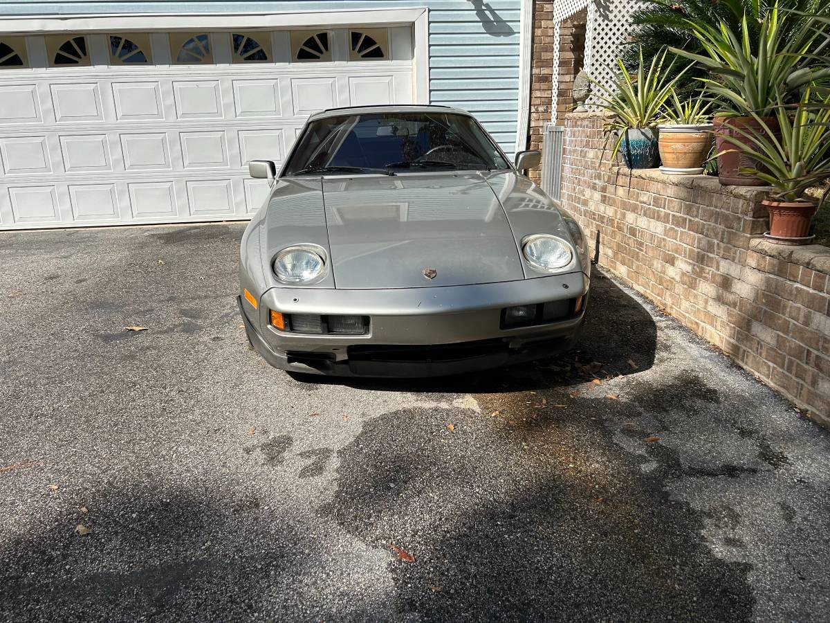 Porsche-928-1983-silver-1