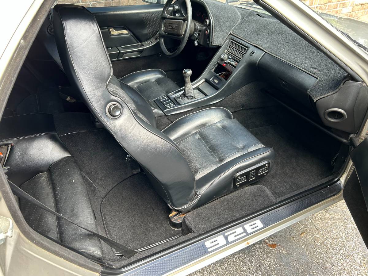 Porsche-928-1983-silver-18