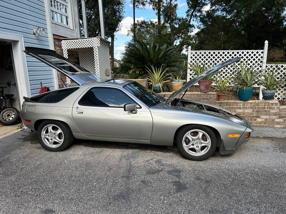 Porsche-928-1983-silver-23