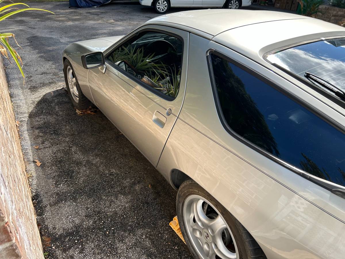 Porsche-928-1983-silver-3