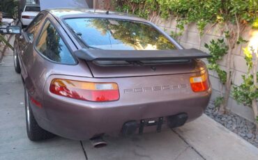 Porsche-928-1988-15