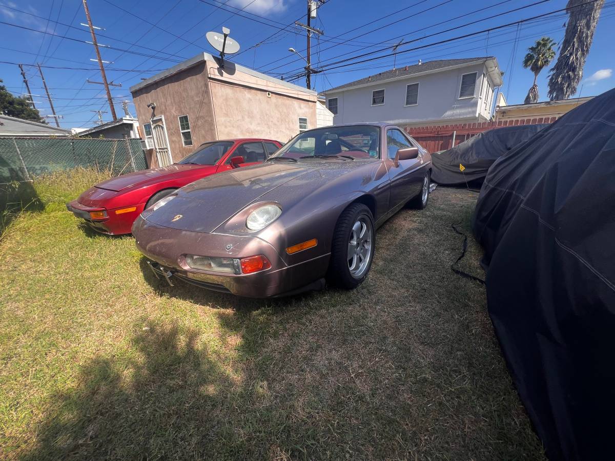 Porsche-928-1988-20