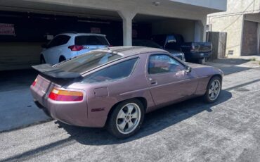 Porsche-928-1988-21
