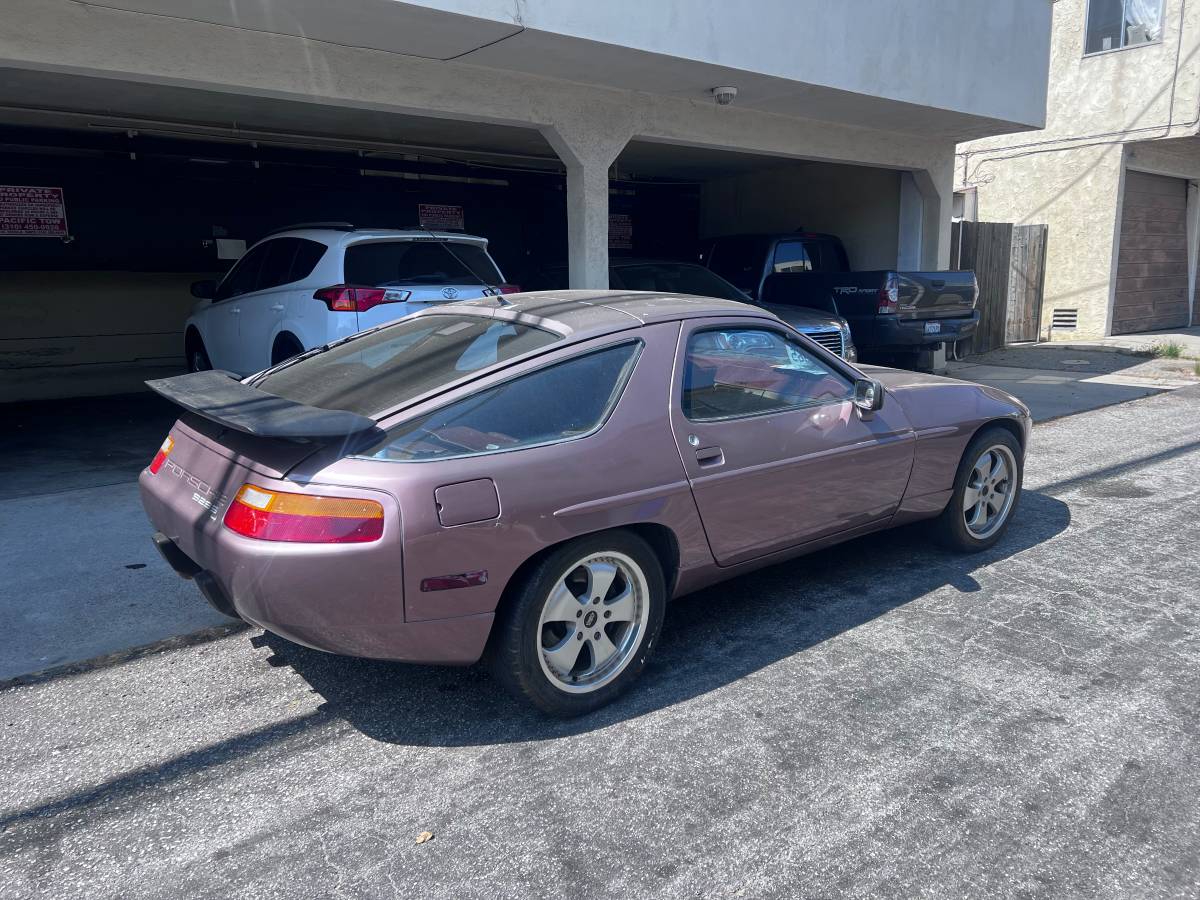 Porsche-928-1988-21