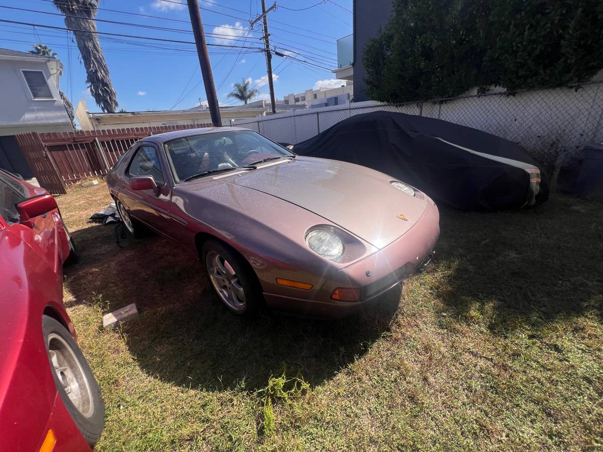 Porsche-928-1988-22