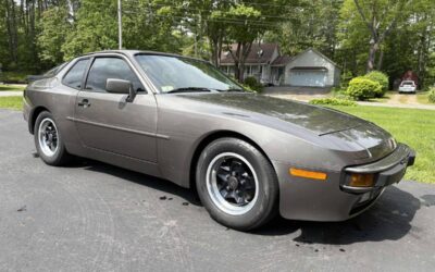 Porsche 944 1983