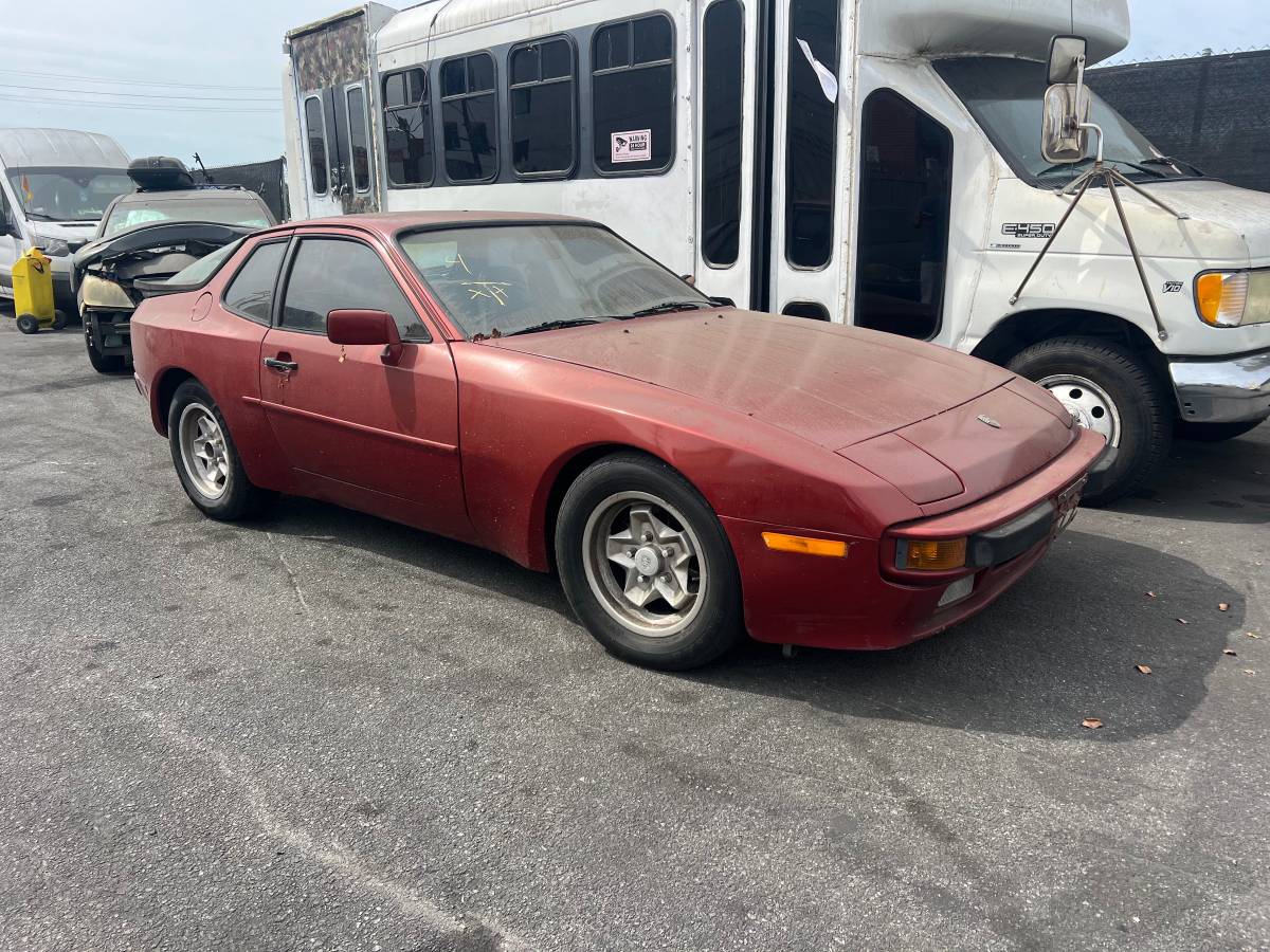 Porsche-944-1984-15