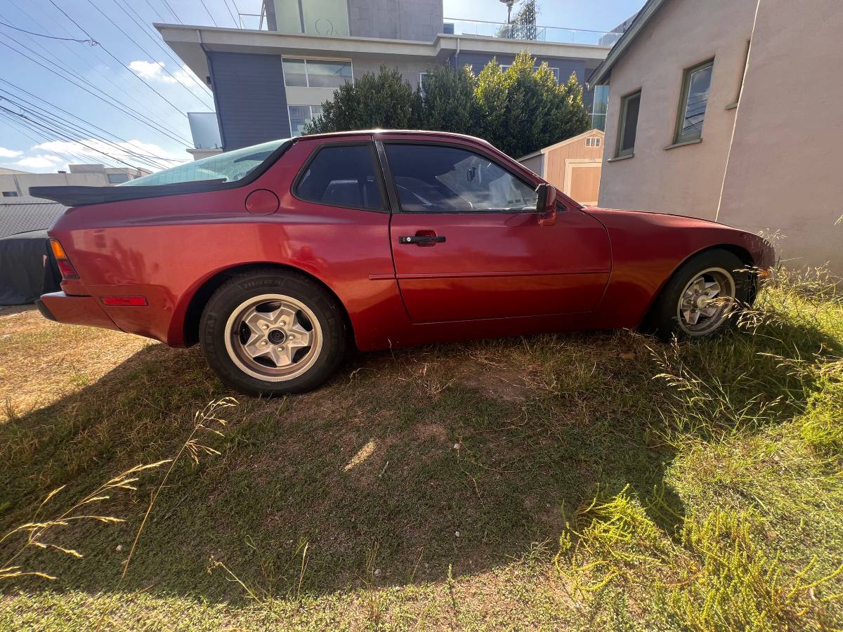 Porsche-944-1984-17