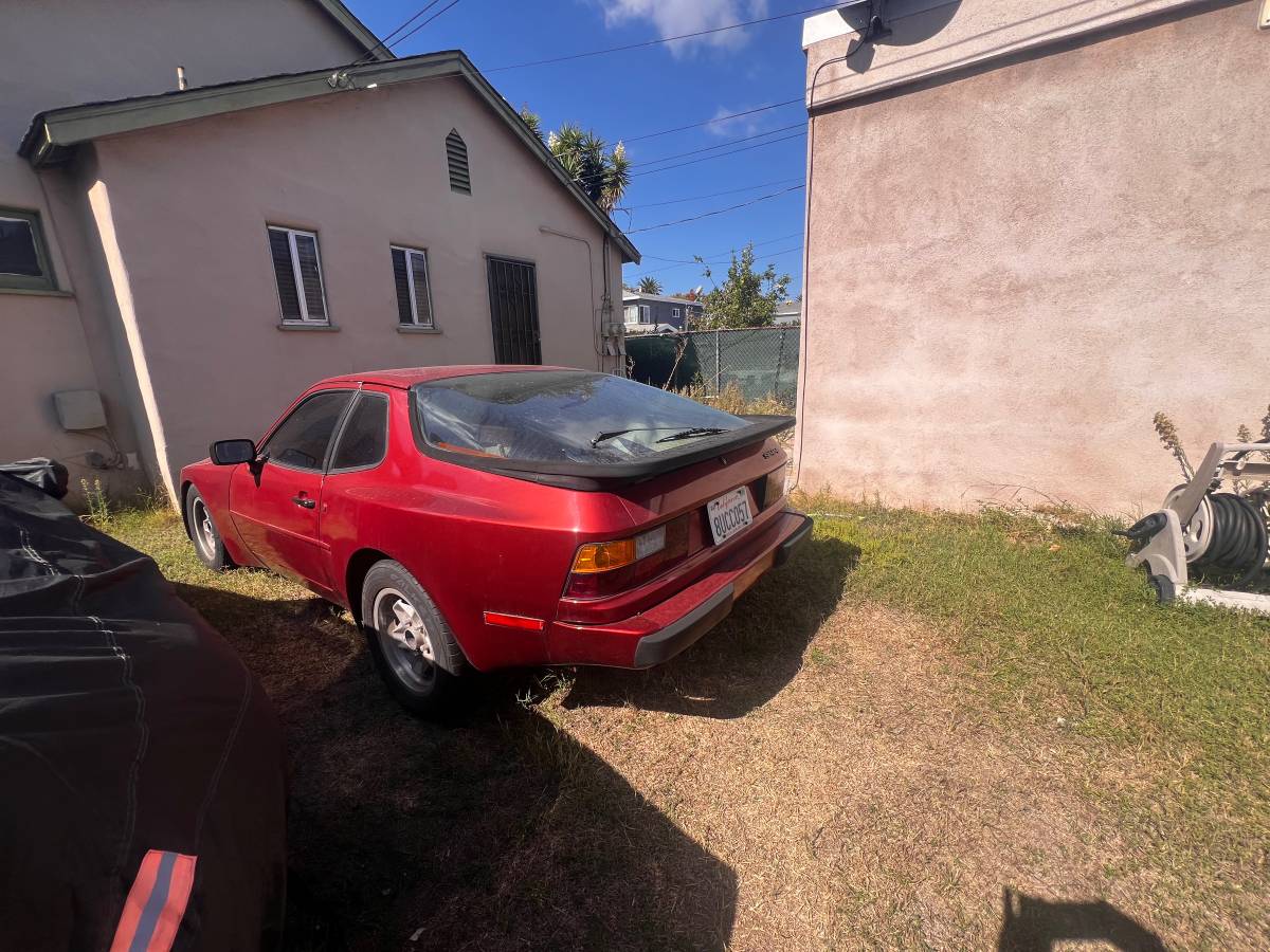 Porsche-944-1984-18